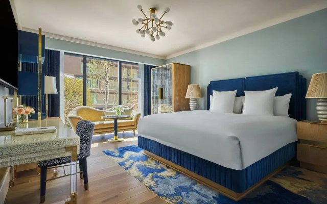 Room with Piazza view
