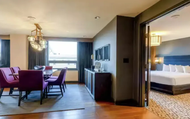 Chief of State Double Suite