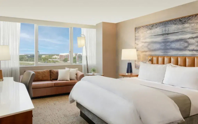 Traditional Guest Room with city view