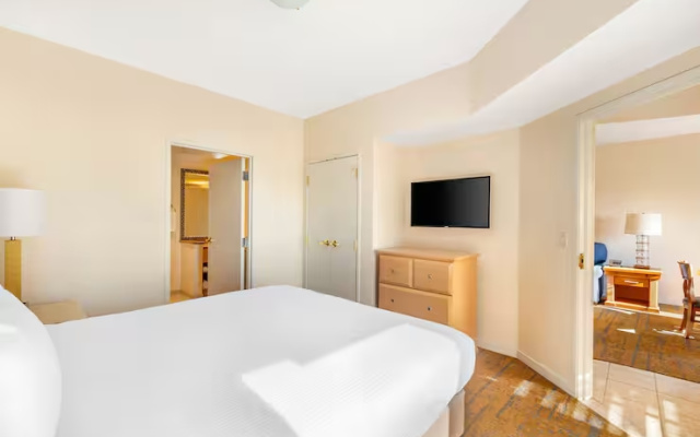 1 Bedroom Deluxe Accessible Double Suite
