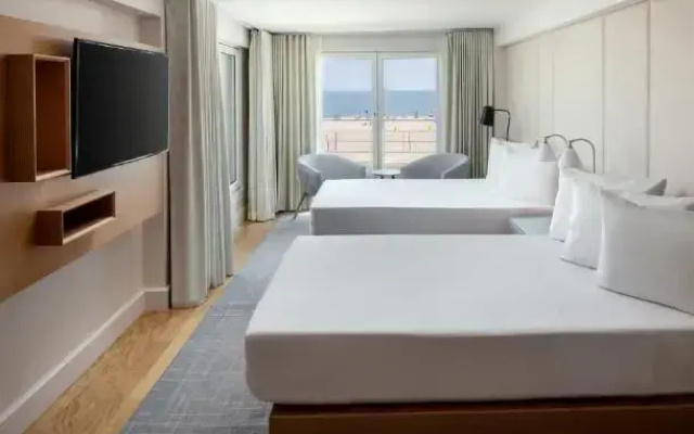 Accessible Double Junior Suite oceanfront