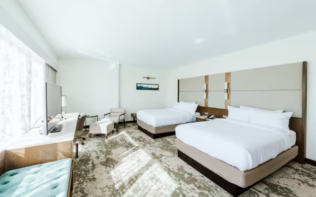 Room with panoramic view