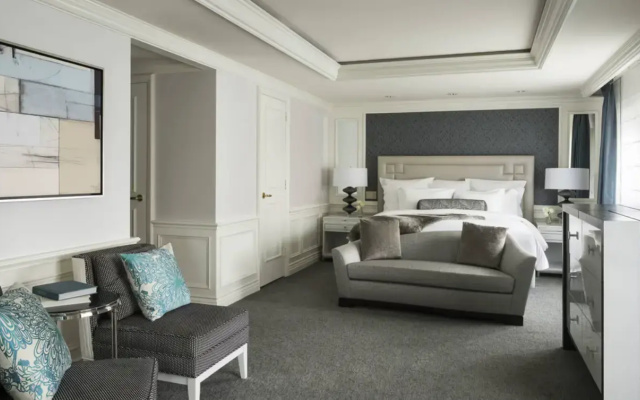 1 Bedroom Ritz-Carlton Club Level Double Suite