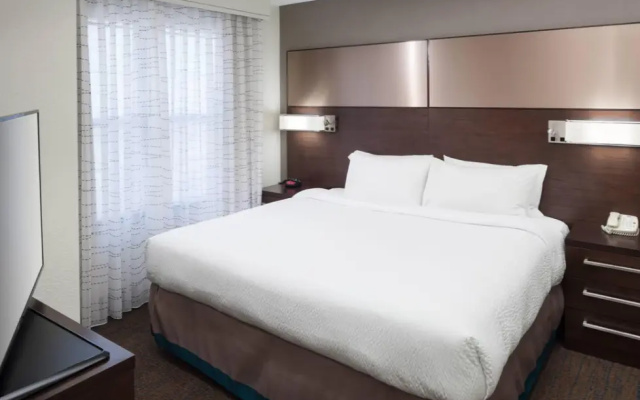 1 Bedroom Larger Suite