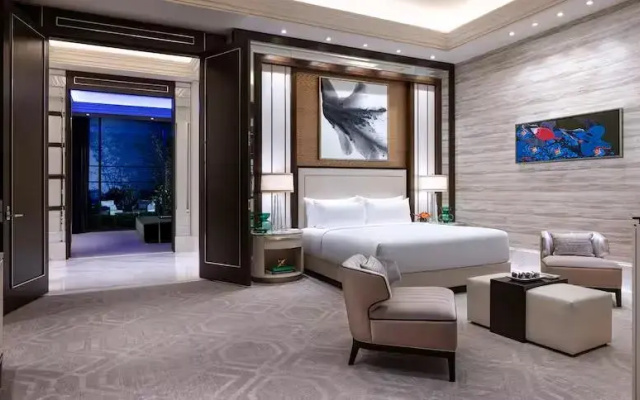4 Bedrooms Palace