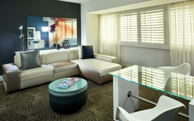 Spectacular Corner Double Suite