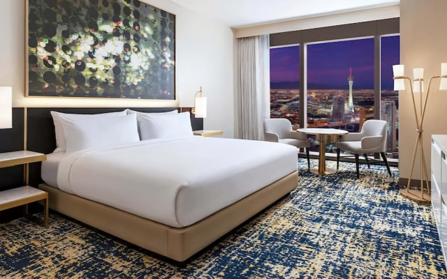 Deluxe room with strip view