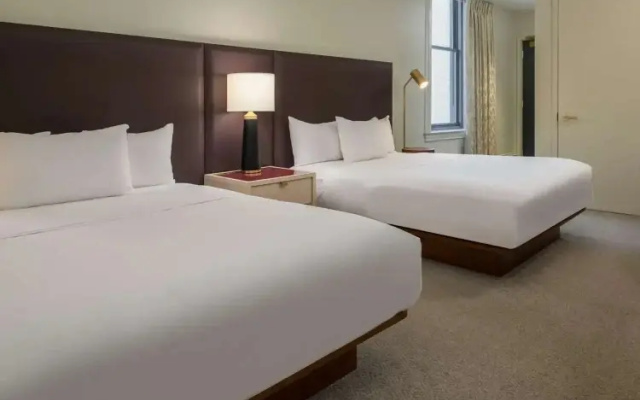 Quadruple room with city view
