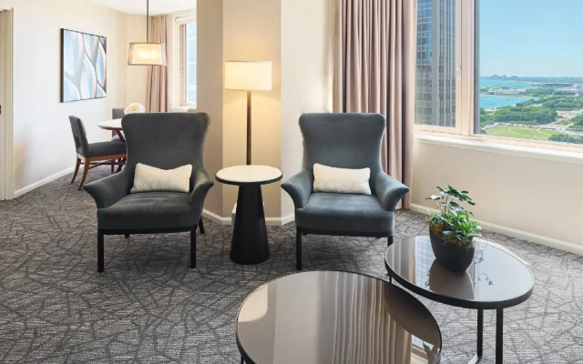 Signature Double Suite