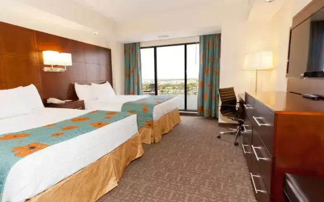 Luxury Accessible Quadruple Suite with city view