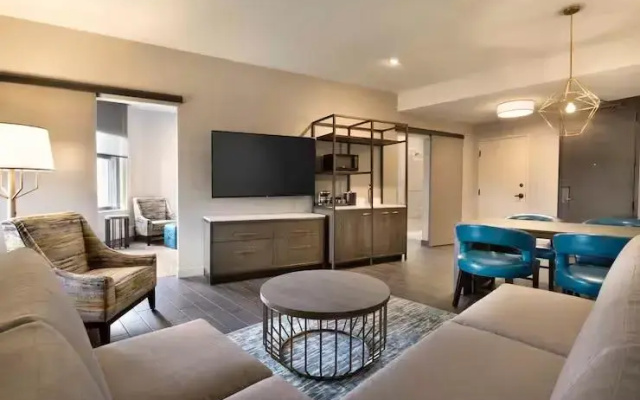 1 Bedroom Corner Double Suite