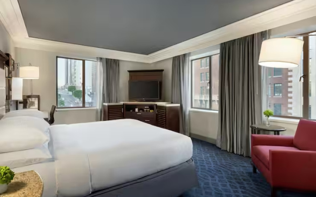 Larger Corner room with city view