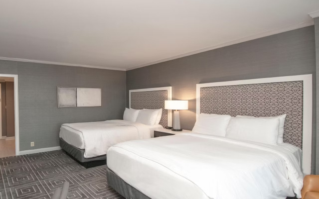 Classic Quadruple room with balcony and with Plaza view