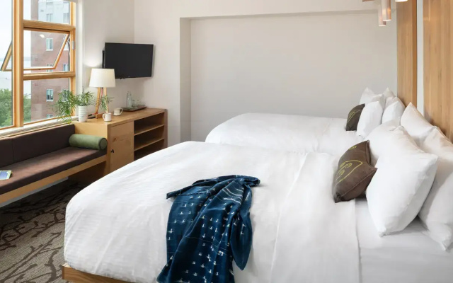 Twin Bedroom