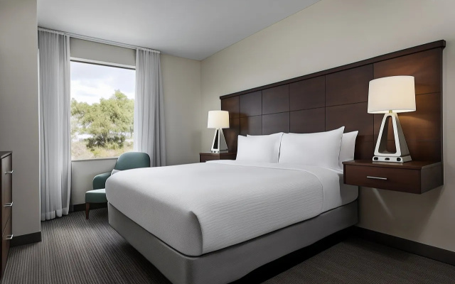 1 Bedroom Communications Accessible Double Suite