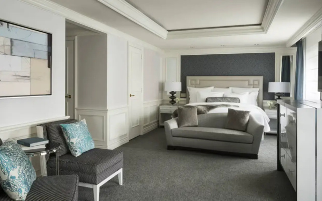 2 Bedrooms Ritz-Carlton Club Level Suite