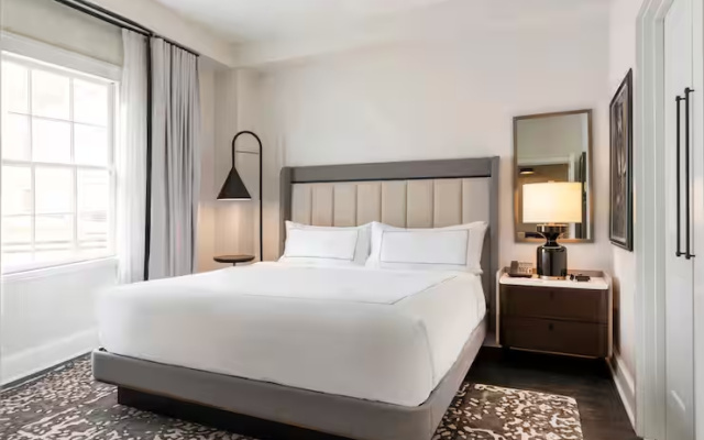 1 Bedroom Suite with pool view