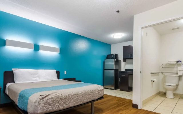 Deluxe Kitchenette room