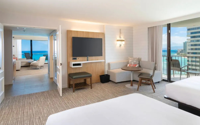 1 Bedroom Kealohilani Twin Suite with balcony and oceanfront