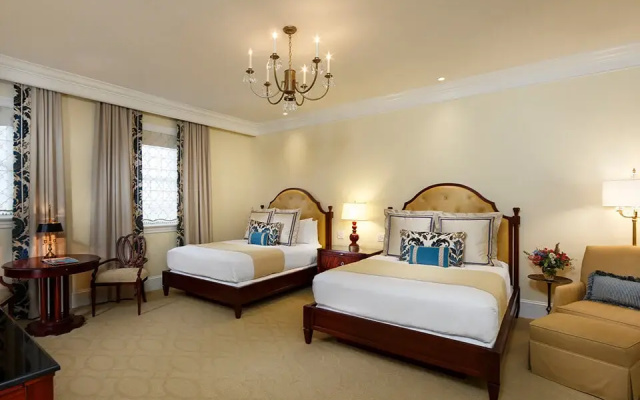 Virginia Queen Suite