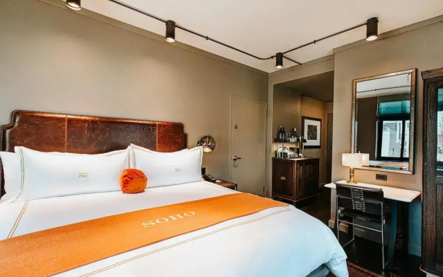Deluxe Double Corner room