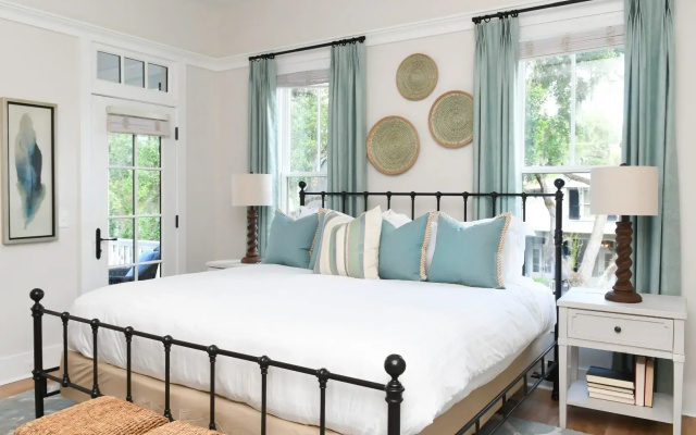 3 Bedrooms Wilson Village Home with lagoon view