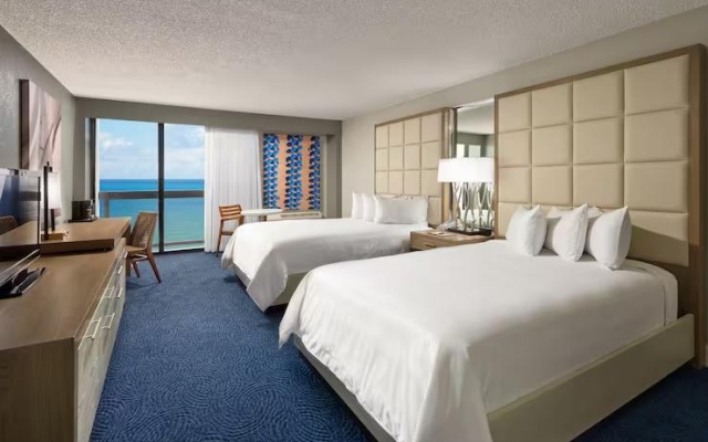 Twin room with balcony and oceanfront