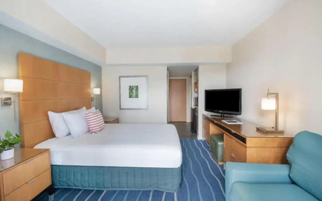 Kona Tower Double room with partial ocean view