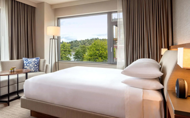 Corner Double room with lake view
