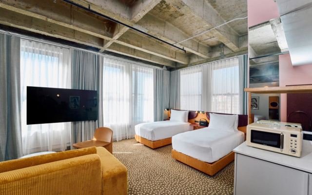 Tri Accessible Suite