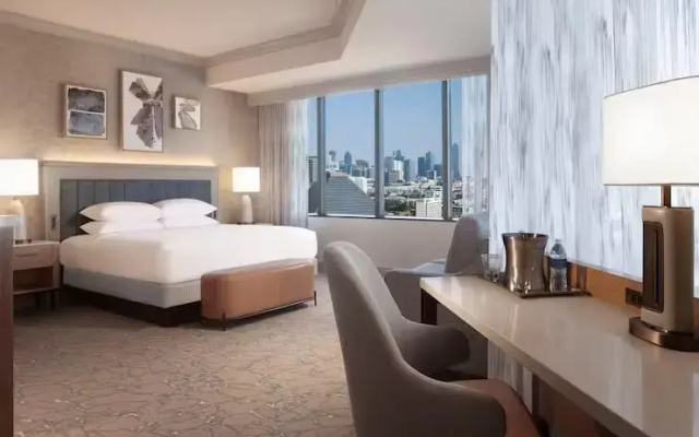 Tower Double Signature Junior Suite