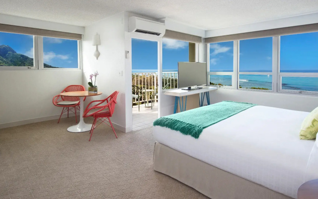Diamond Head View Double Junior Suite with balcony