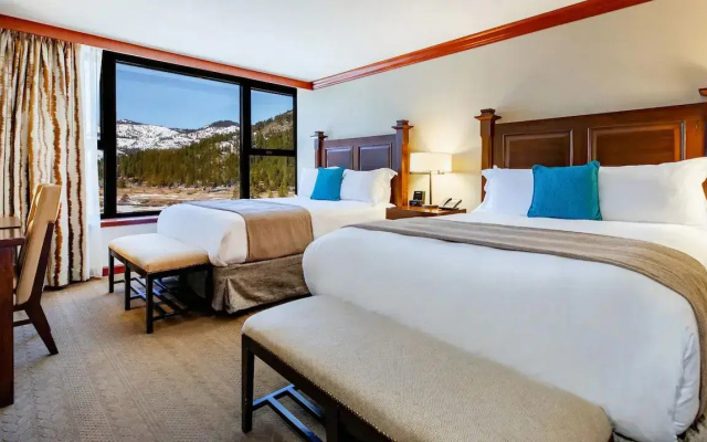 2 Bedrooms Fireplace Suite Valley View