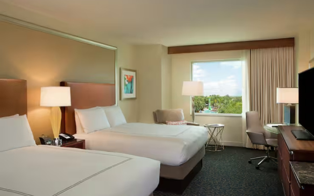 Accessible Twin room with pool view