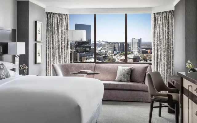 Guestroom with city view
