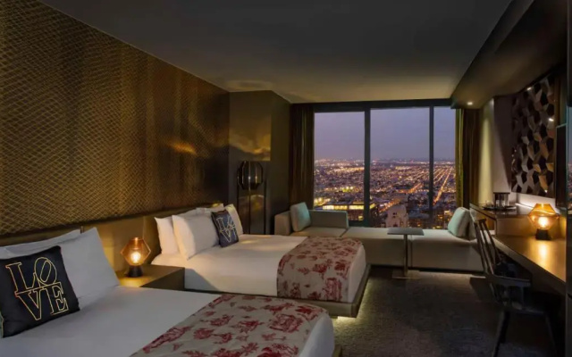 Fabulous Twin room with skyline view