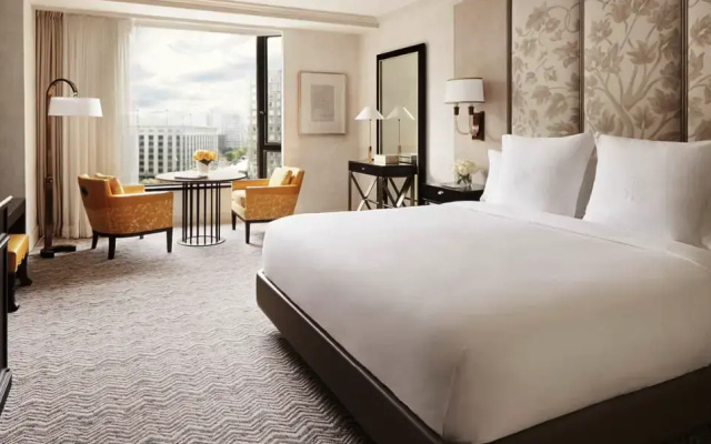 Deluxe Double room with city view