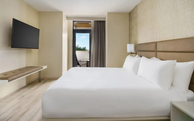 Corner Double Suite with balcony and with city view