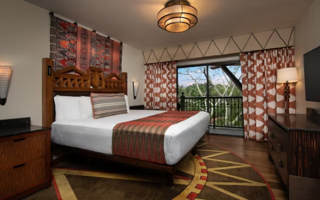 2 Bedrooms Club Level Suite