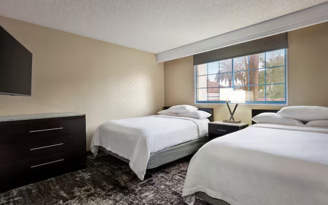 1 Bedroom Hearing Accessible Twin Suite