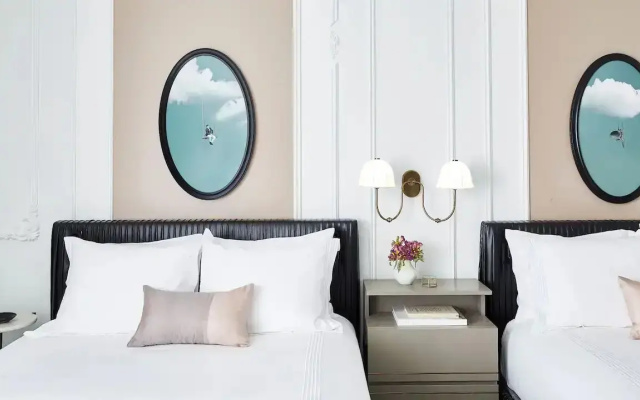 Corner Quadruple room