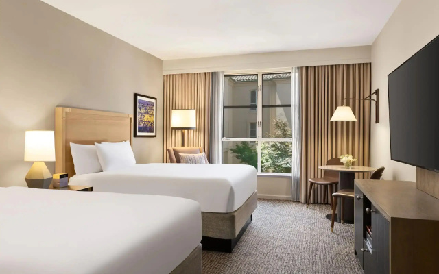 Twin room with courtyard view