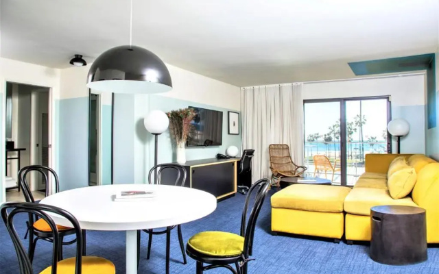 Suite with ocean view
