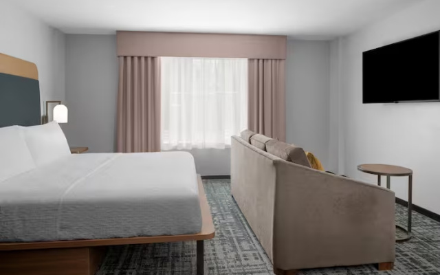 With Boardroom Double Suite