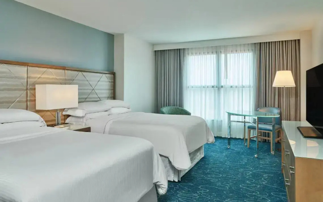 Fireworks View Quadruple Guest room with balcony and with Resort view