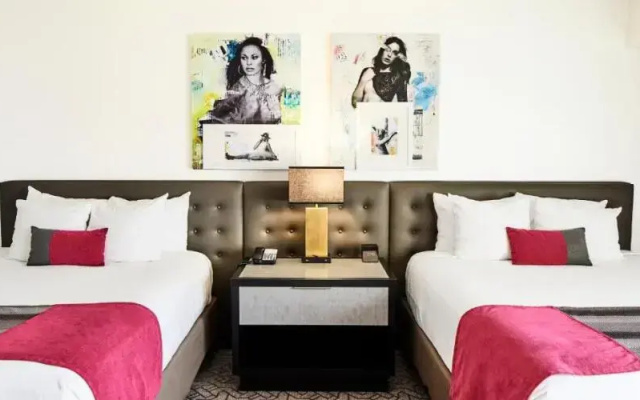 Ultra Hip Patio Twin room