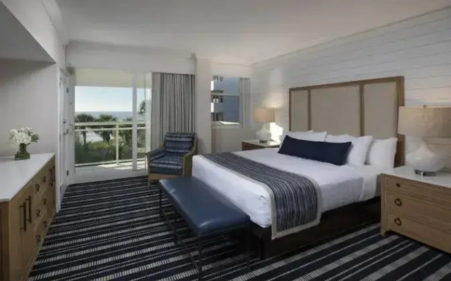 1 Bedroom Spacious Double Suite Beach View