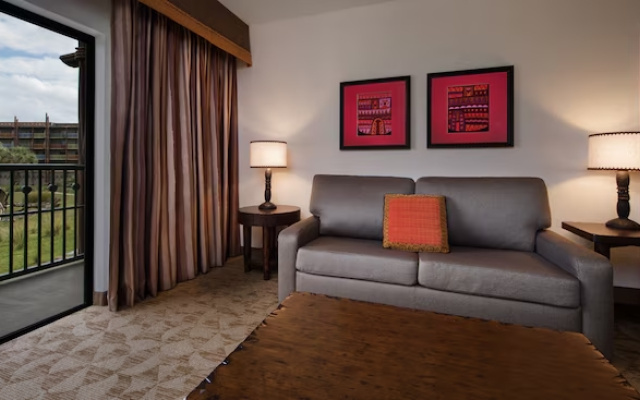 2 Bedrooms Villa Savanna View