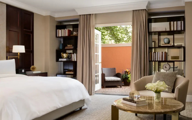 Deluxe Patio room