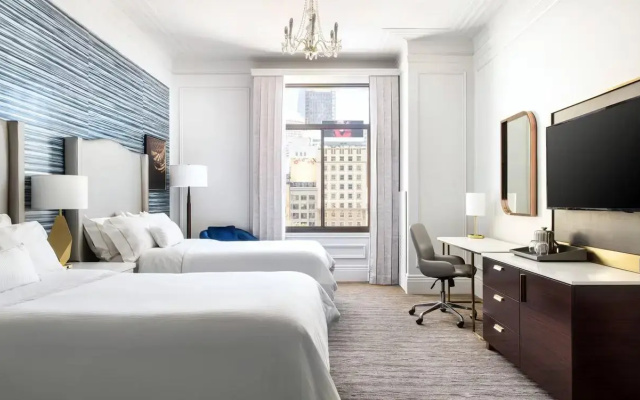 Grand Deluxe Quadruple room Union Square view, Landmark